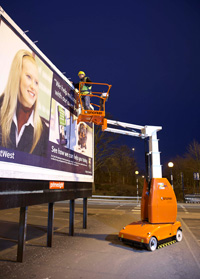 Electric boom lift